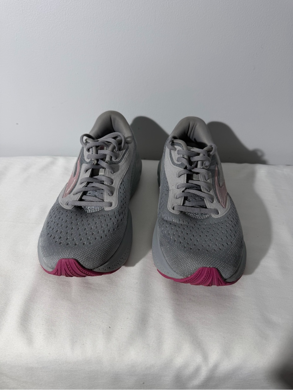 Brooks Adrenaline GTS 24 Shoes Womens Size 9.5 2A Narrow Gray Sneakers Running